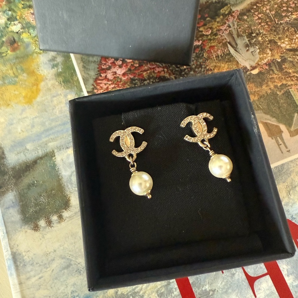 Chanel CC Crystal Pearl Earrings - Picture 3 of 8